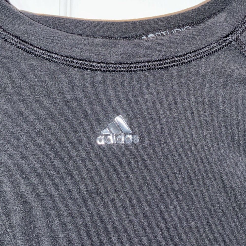 Adidas Studio cropped boxy workout Tee shirt Small Short sleeve Adidas shirt - Picture 6 of 8